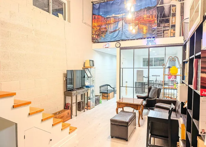 Comfort West Urban Loft House Apartment