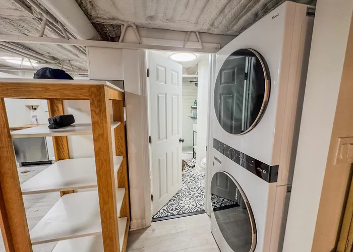 Comfort West Urban Loft House Apartment