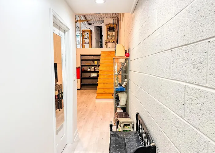 Comfort West Urban Loft House Apartment